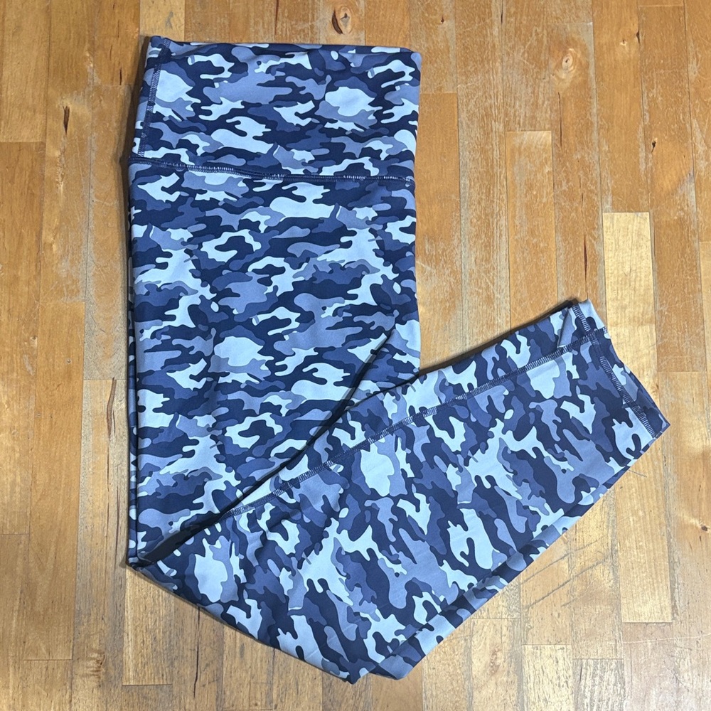 NWT Fabletics Highwaisted Powerhold Blue Camo Leggings